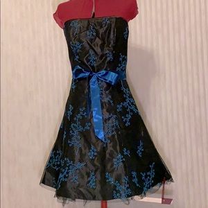 Vintage Jessica McClintock embroidered dress